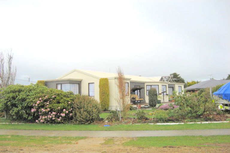 Photo of property in 70 Hunter Street, Edendale, 9825