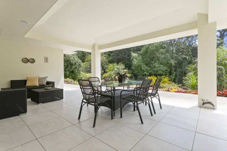 Photo of property in 7 Hobbs Road, Matakatia, Whangaparaoa, 0930