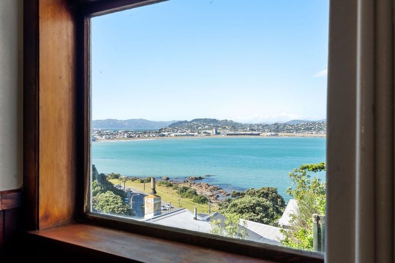 Photo of property in 9 Hungerford Road, Lyall Bay, Wellington, 6022