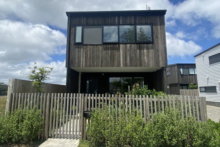 Photo of property in 1/5 Brandon Road, Glen Eden, Auckland, 0602