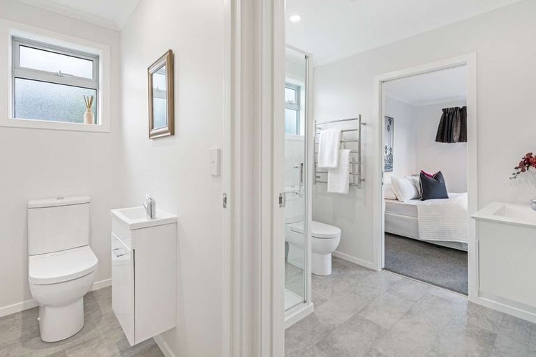 Photo of property in 24 Rangitira Avenue, Palmerston North, 4414