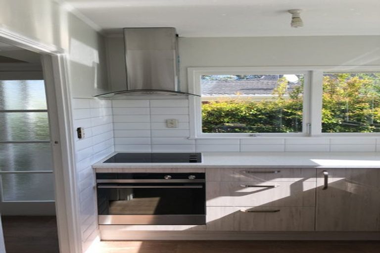 Photo of property in 1/16 Kapiti Place, Sunnynook, Auckland, 0620