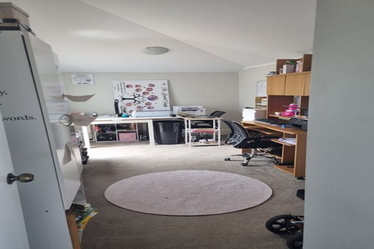 Photo of property in 165 Carlisle Road, Northcross, Auckland, 0632