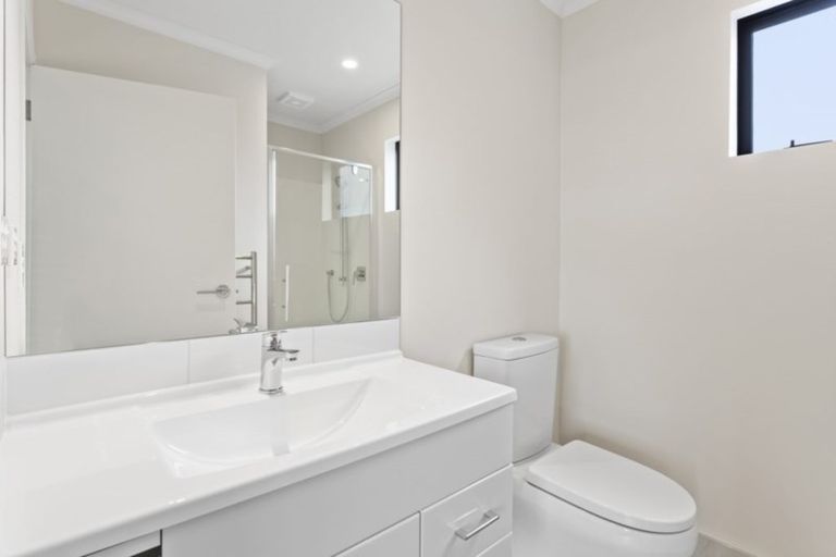 Photo of property in 5/89 Hobsonville Point Road, Hobsonville, Auckland, 0616