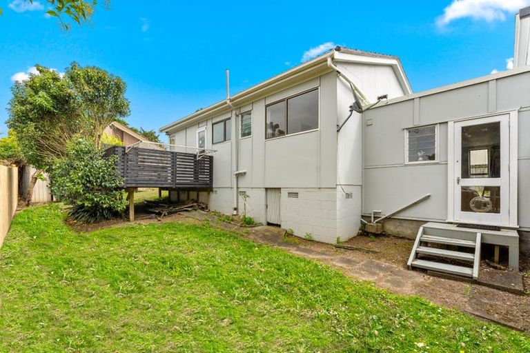 Photo of property in 1/307a Wairau Road, Totara Vale, Auckland, 0627