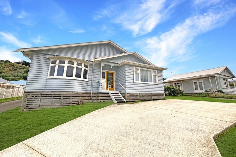 Photo of property in 39 Happy Valley Road, Owhiro Bay, Wellington, 6023