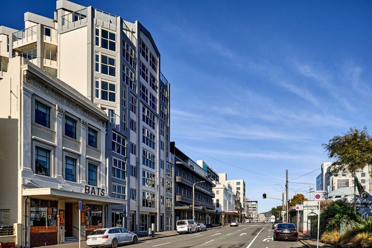 Photo of property in 5 Kent Terrace, Mount Victoria, Wellington, 6011