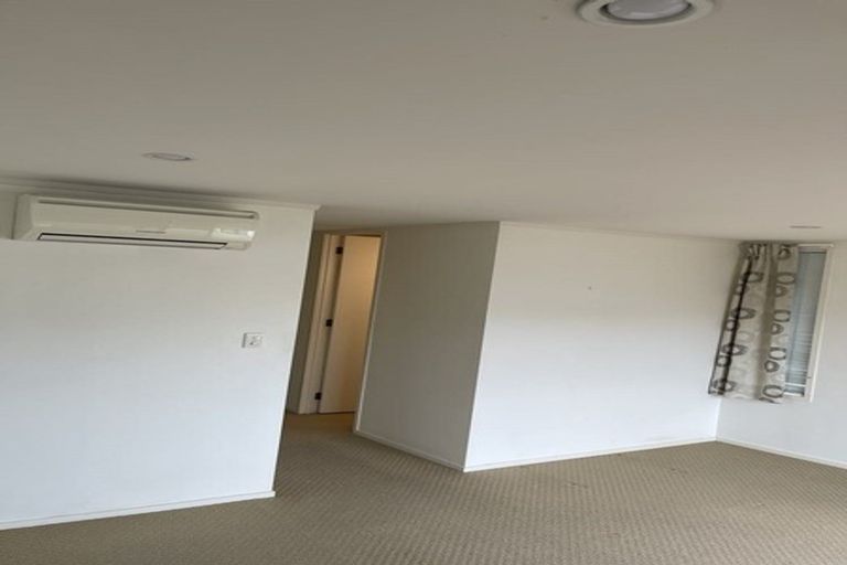 Photo of property in 2/14 Takutai Avenue, Bucklands Beach, Auckland, 2012
