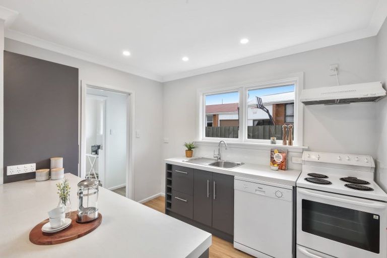 Photo of property in 2/84 Roberta Drive, Somerfield, Christchurch, 8024