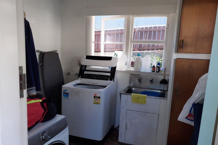 Photo of property in 14 Ashleigh Crescent, Miramar, Wellington, 6022