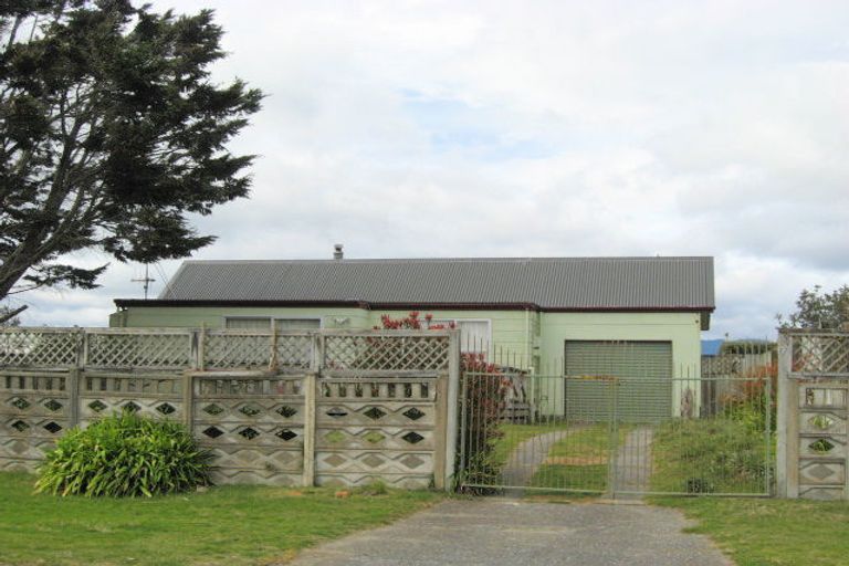 Photo of property in 22 Sarah Street, Waikawa Beach, Manakau, 5573