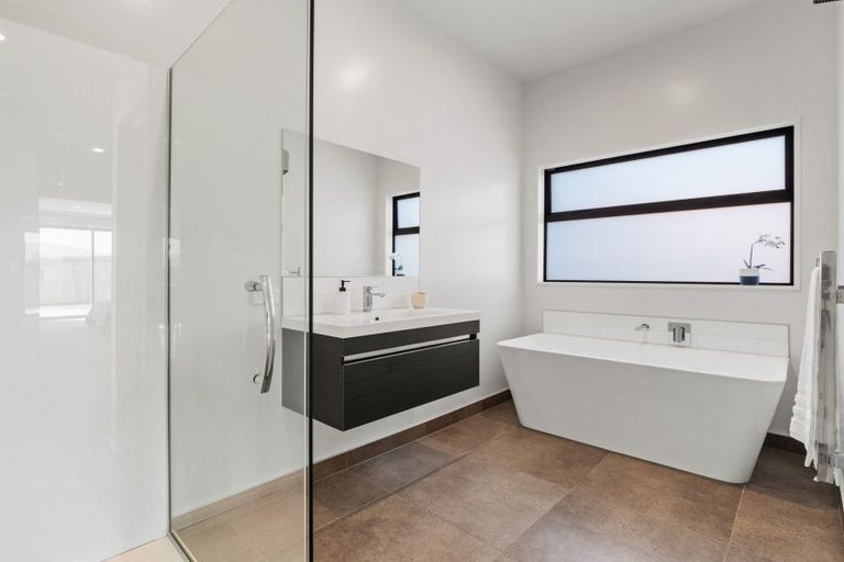 Photo of property in 22 Muster Road, Jacks Point, 9371