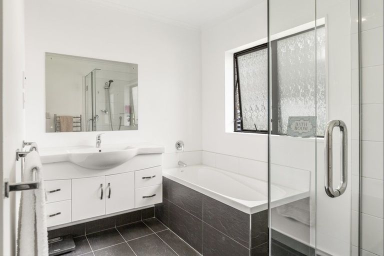 Photo of property in 1343 Kahikatea Flat Road, Kaukapakapa, 0871