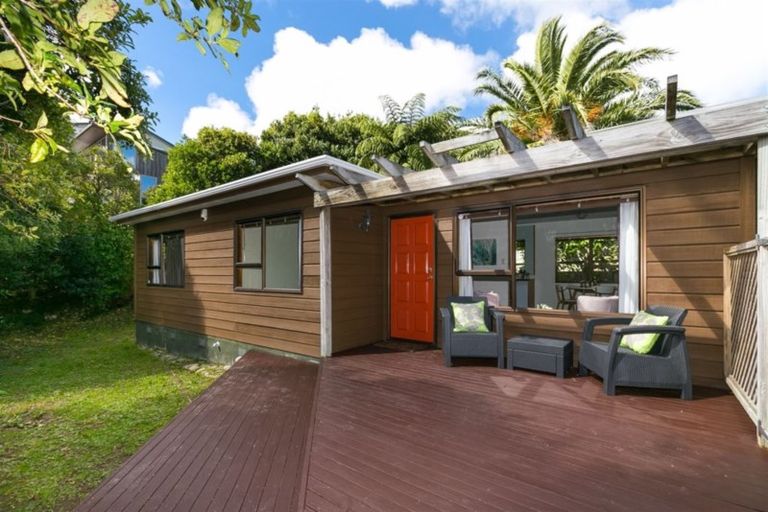 Photo of property in 21b Ngatoto Street, Khandallah, Wellington, 6035