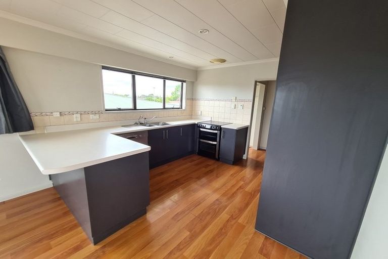 Photo of property in 25 Truby King Street, Merrilands, New Plymouth, 4312