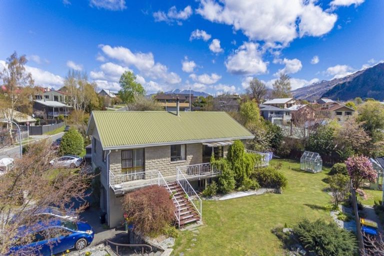 Photo of property in 12 Hood Crescent, Arrowtown, 9302