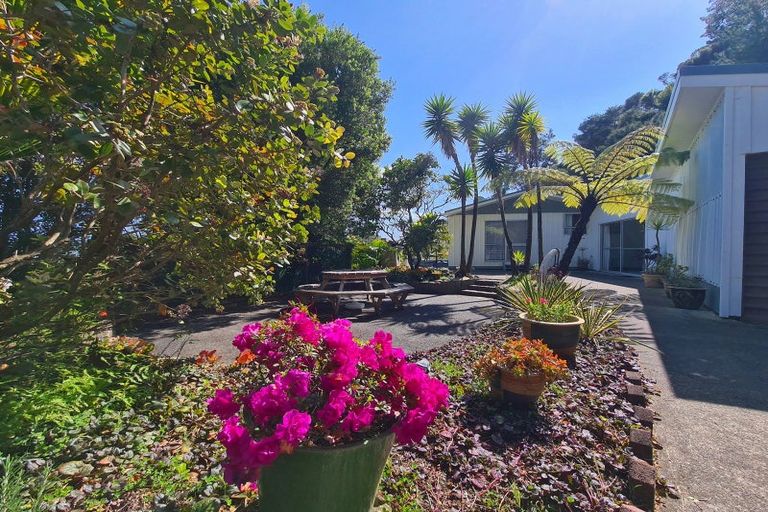 Photo of property in 1510 Long Bay Road, Coromandel, 3506