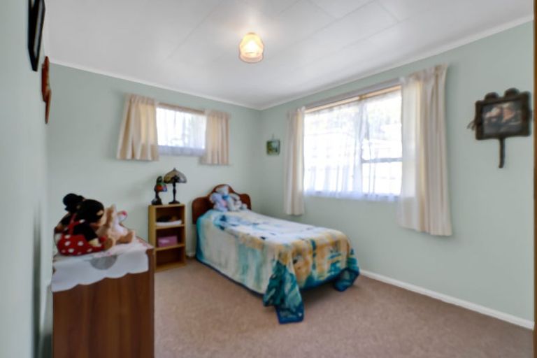 Photo of property in 18 Shaldon Crescent, Blagdon, New Plymouth, 4310