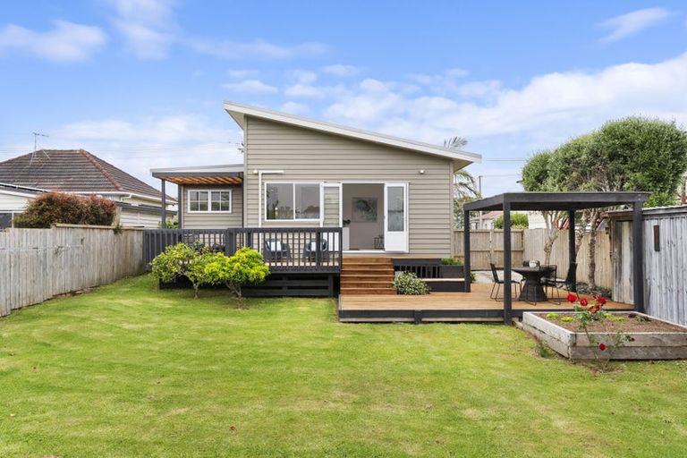 Photo of property in 64 Beach Haven Road, Beach Haven, Auckland, 0626