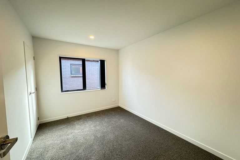 Photo of property in 40c Knightsbridge Drive, Forrest Hill, Auckland, 0620