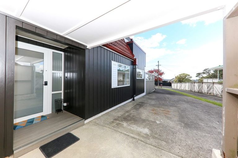 Photo of property in 2/19 Seaview Avenue, Northcote, Auckland, 0627