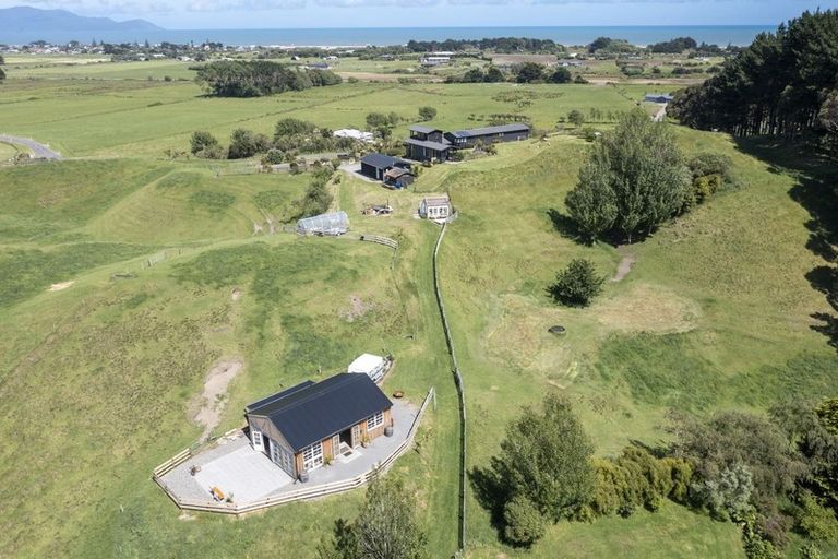 Photo of property in 68 Harakeke Road, Te Horo, Otaki, 5581