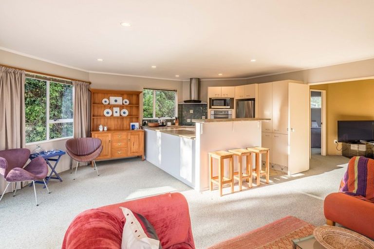 Photo of property in 5 Erskine Close, Island Bay, Wellington, 6023