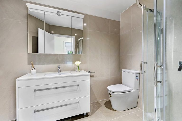 Photo of property in 487a East Coast Road, Murrays Bay, Auckland, 0630