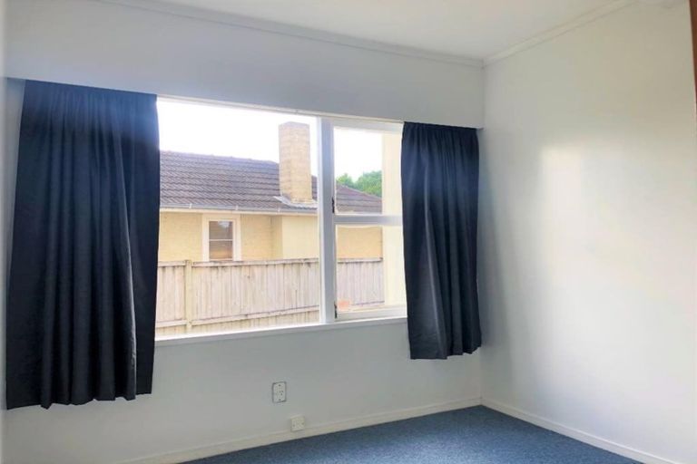 Photo of property in 42 Durham Street, Te Atatu Peninsula, Auckland, 0610