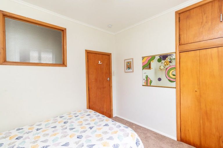 Photo of property in 33 Pinehaven Road, Pinehaven, Upper Hutt, 5019