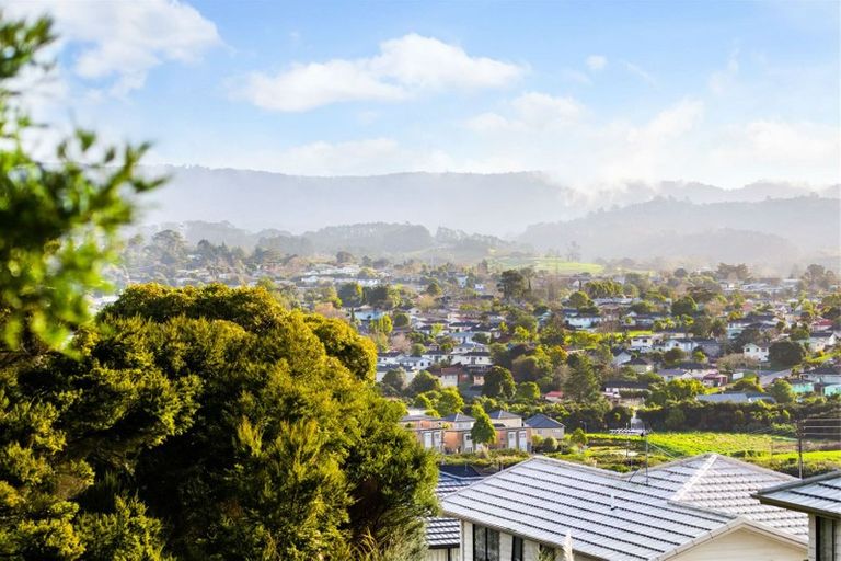 Photo of property in 2/16 Denver Avenue, Sunnyvale, Auckland, 0612