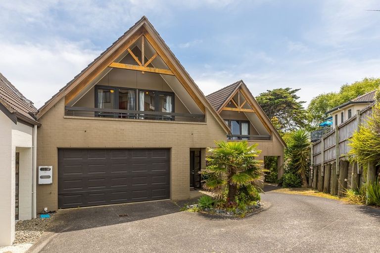 Photo of property in 54 Earnslaw Crescent, Clover Park, Auckland, 2019