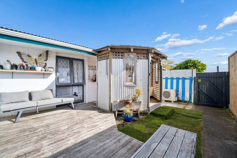 Photo of property in 2/9 Poinsettia Place, Henderson, Auckland, 0610