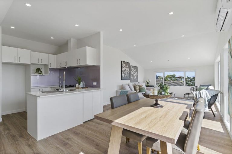 Photo of property in 16 Paisley Street, Mellons Bay, Auckland, 2014