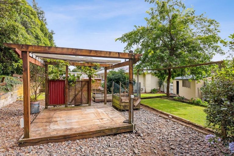 Photo of property in 12 Brazier Grove, Paraparaumu, 5032