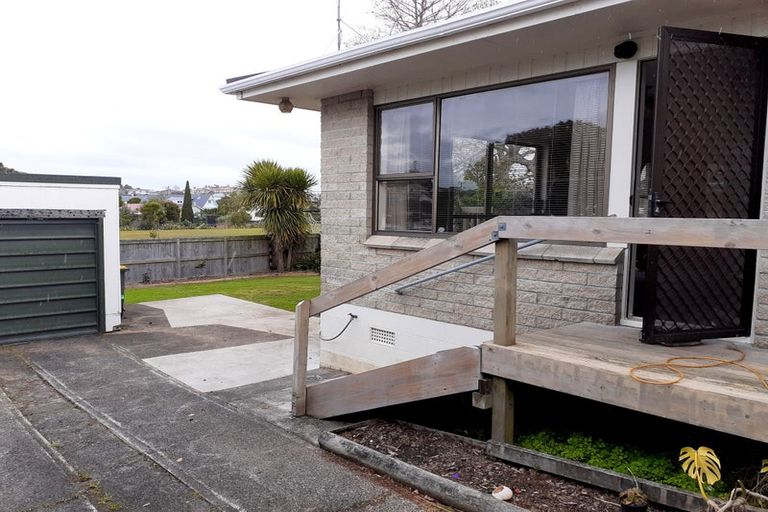 Photo of property in 2/33 Thorburn Avenue, Red Beach, 0932