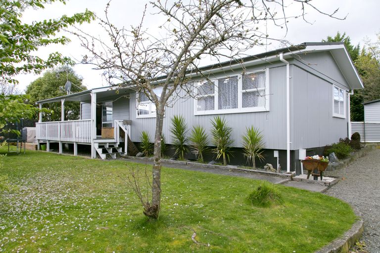 Photo of property in 28 Invergarry Road, Hilltop, Taupo, 3330