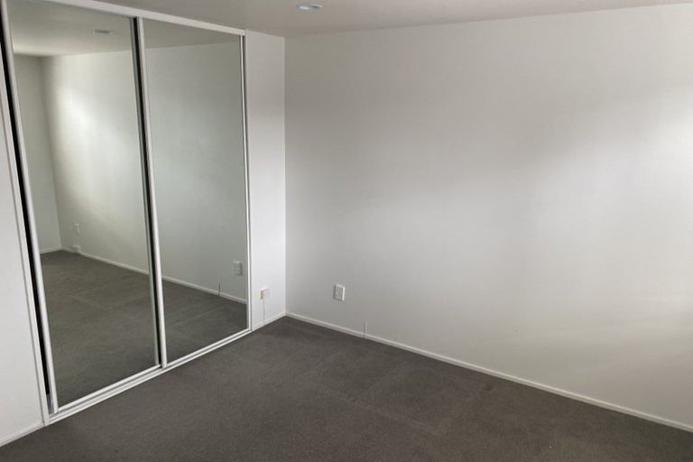 Photo of property in 2a/171 Hurstmere Road, Takapuna, Auckland, 0622