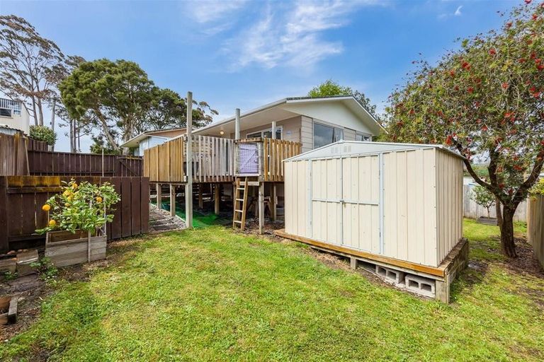 Photo of property in 2/121 Seymour Road, Sunnyvale, Auckland, 0612