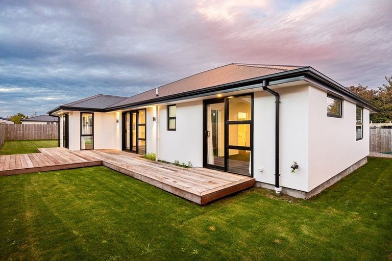 Photo of property in 105 Kippenberger Avenue, Rangiora, 7400
