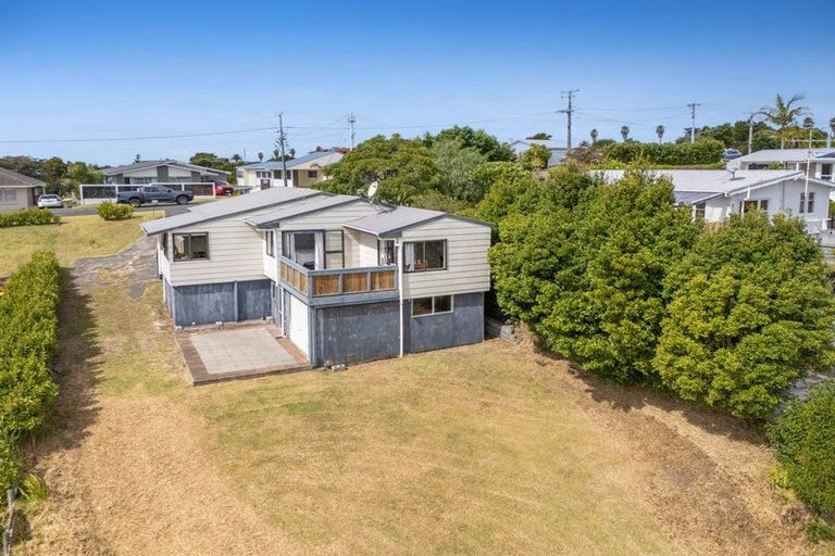 Photo of property in 22 Moffat Road, Red Beach, 0932