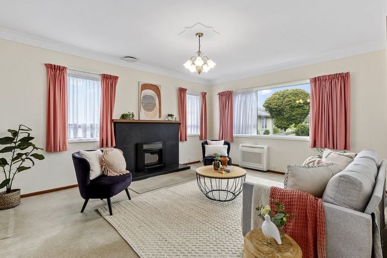 Photo of property in 5 Te Reinga View, Tawa, Wellington, 5028