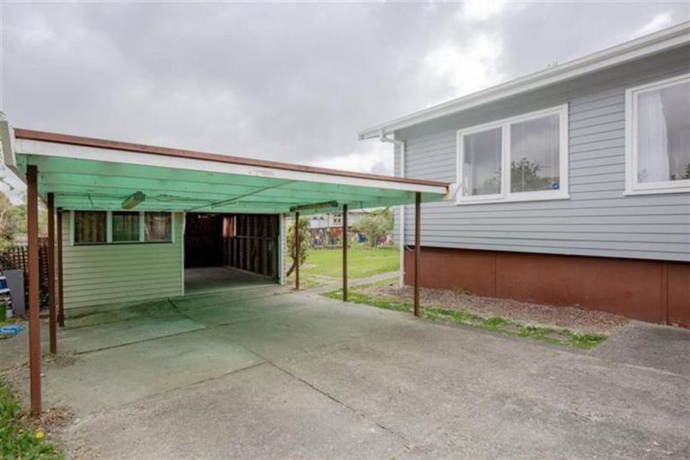 Photo of property in 28 Larnoch Road, Henderson, Auckland, 0610