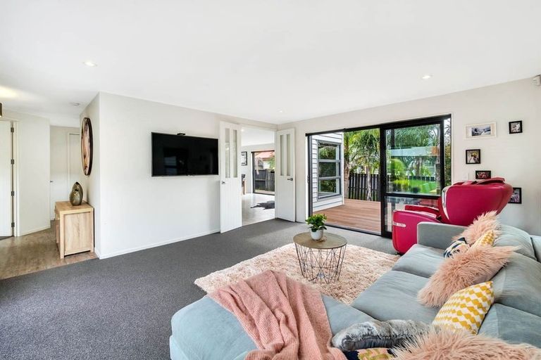 Photo of property in 6a Humphrey Kemp Avenue, Henderson, Auckland, 0612