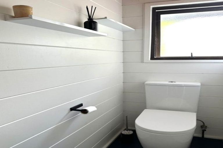 Photo of property in 646 Waitakere Road, Kumeu, 0891