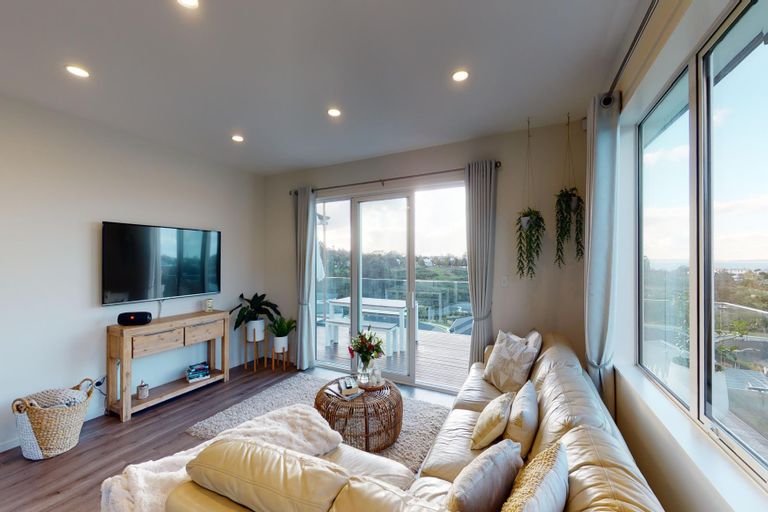 Photo of property in 12 Ruth Craig Place, Stanmore Bay, Whangaparaoa, 0932