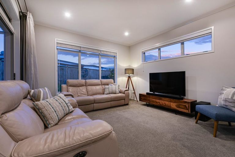 Photo of property in 22 Malbec Place, Huapai, Kumeu, 0810