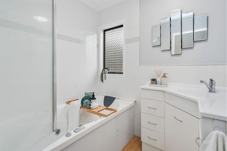 Photo of property in 33 Kotare Crescent, Maunu, Whangarei, 0110