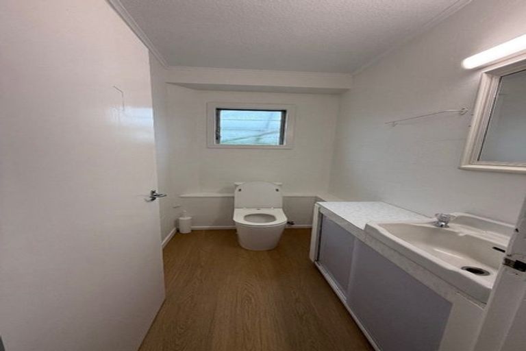 Photo of property in 34 Titoki Street, Te Atatu Peninsula, Auckland, 0610