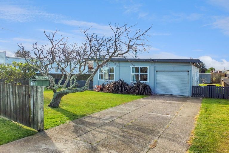 Photo of property in 27 Roore Street, Foxton Beach, Foxton, 4815